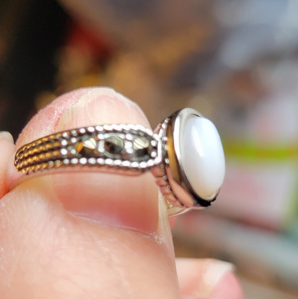 Moonstone stainless size 8 ring beautiful oval shape well made - Picture 4 of 7